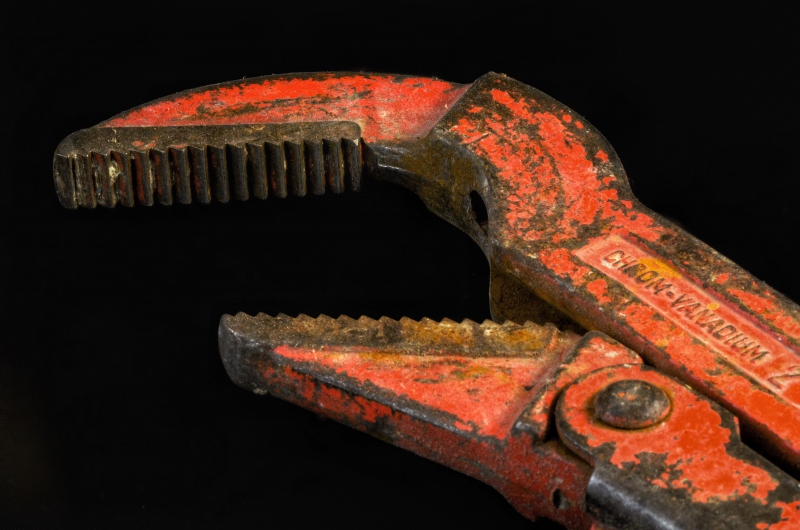 plombier-COLOMARS-min_pipe-wrench-318084